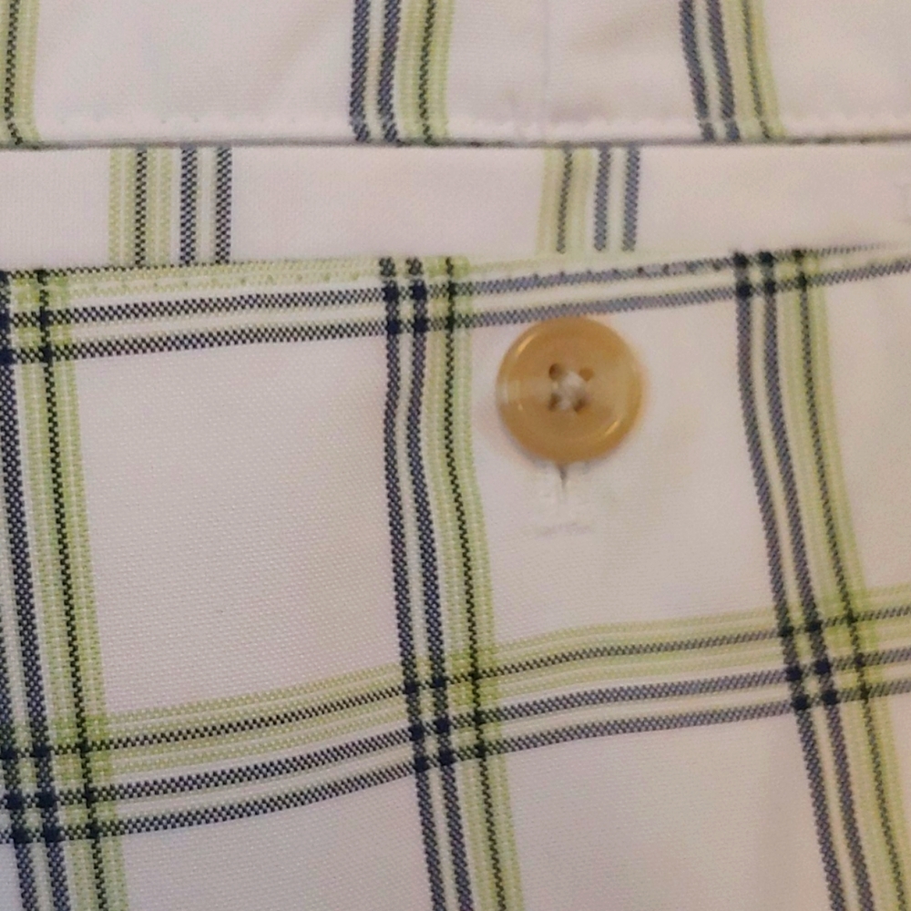 IZOD Men's Golf Shorts White/Green Plaid. Size 32 - Picture 8 of 10